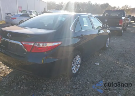 2015 Toyota Camry Le z USA, uszkodzony, nr VIN 4T1BF1FK8FU061485